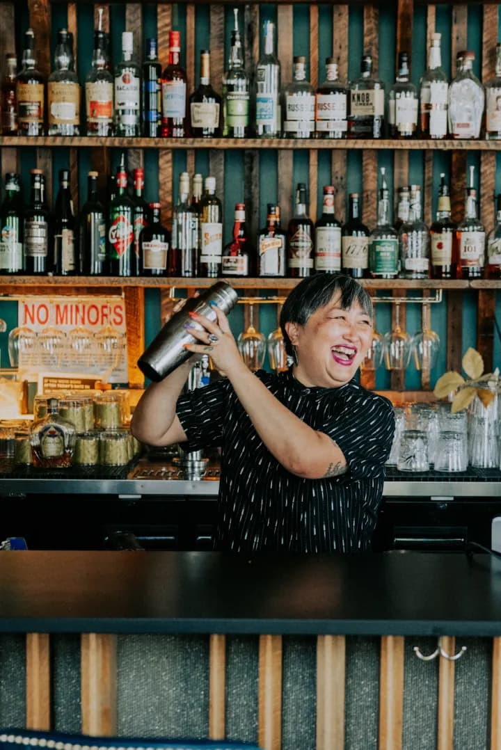Restaurant bar environment representing tableside Square Handheld service
