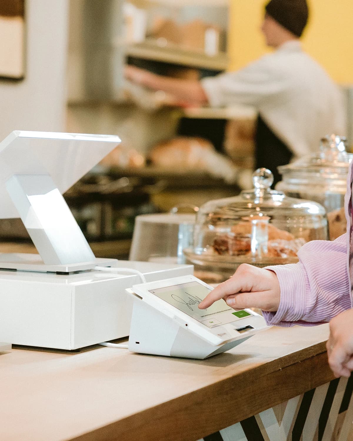 Quick-service counter with Clover Station Duo 2